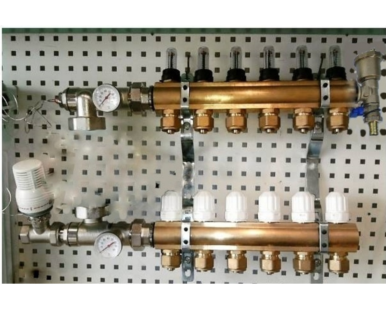 коллектор валтек с расходомерами 6 выходов. коллекторная группа tim (kcs5006) 1" вр-вр, 6 отводов 3/4", расходомер, воздухоотводчик, сливной кран. коллектор valtec с расходомерами. коллекторная группа 1"х3/4 4 выхода unifitt. коллектор на 8 выходов.
